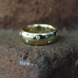 Contemporary 18K Gold Etoile Donut Band