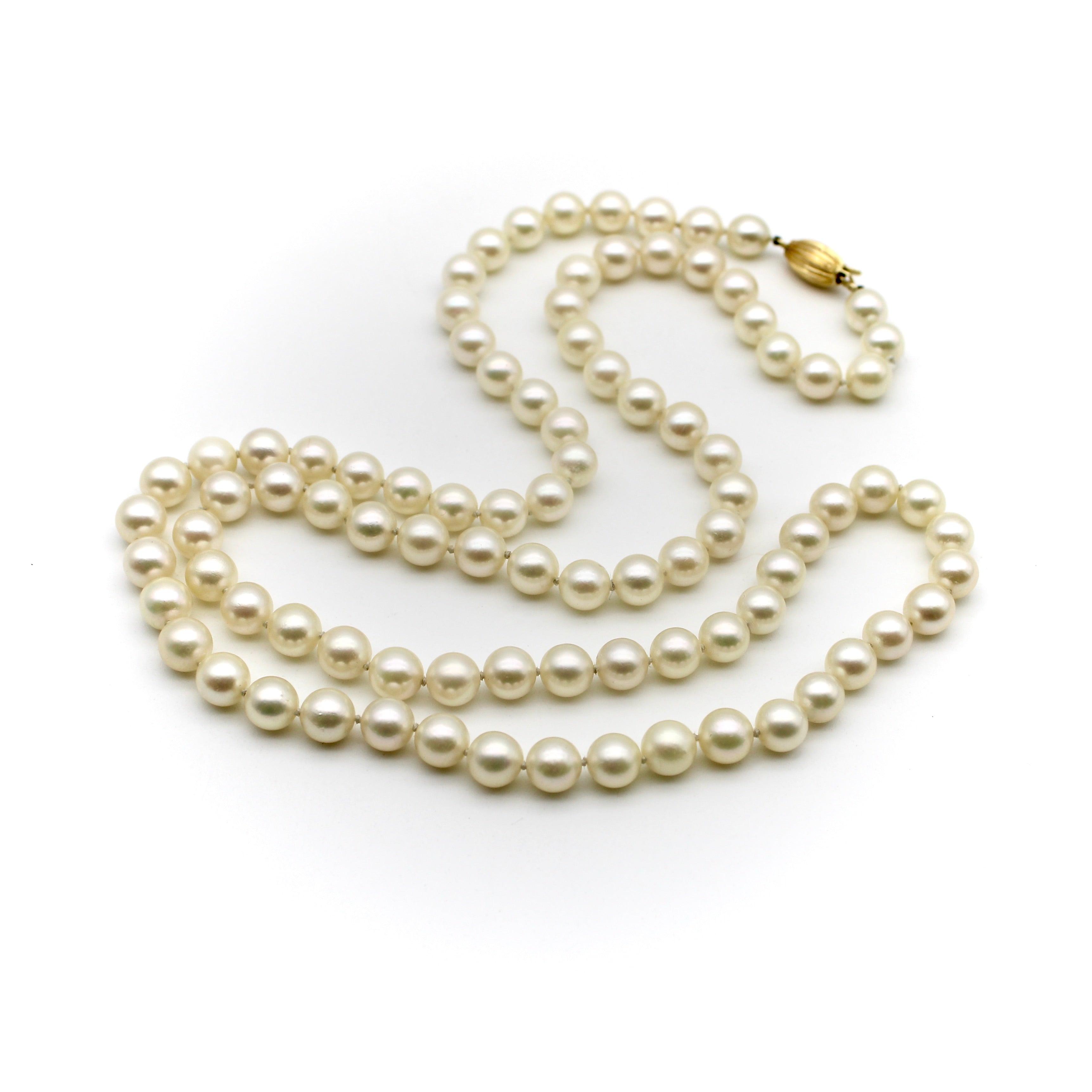 75 cm strand of Beautiful creamy white cultured Pearls with 14k gold clasp, retailer Gift worthy Vintage pearls, 1990's Vintage Necklace, Bridal,