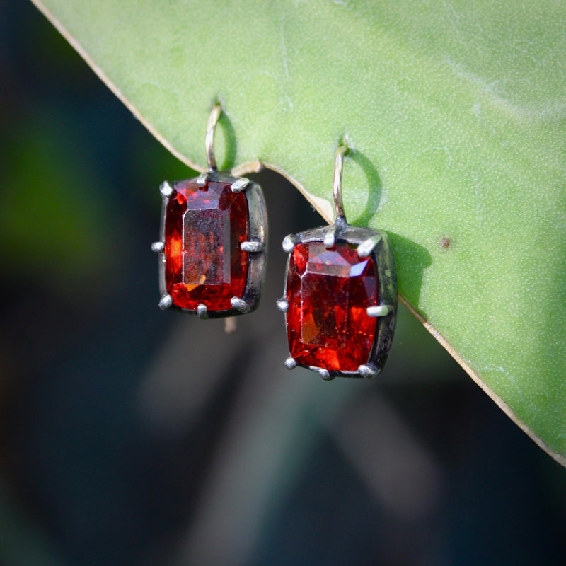Vintage 18K Gold and Silver Collet Set Mandarin Garnet Earrings kirsten's corner 
