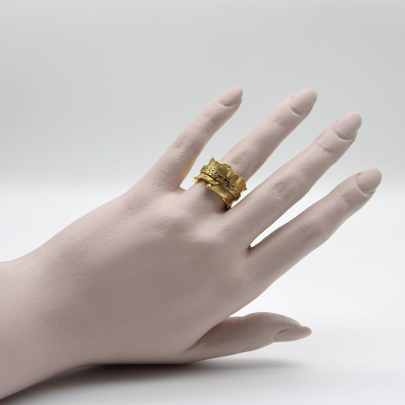 Carrera y Carrera 18K Gold Ribbon-esque Wide Band Ring Carrera y Carrera 