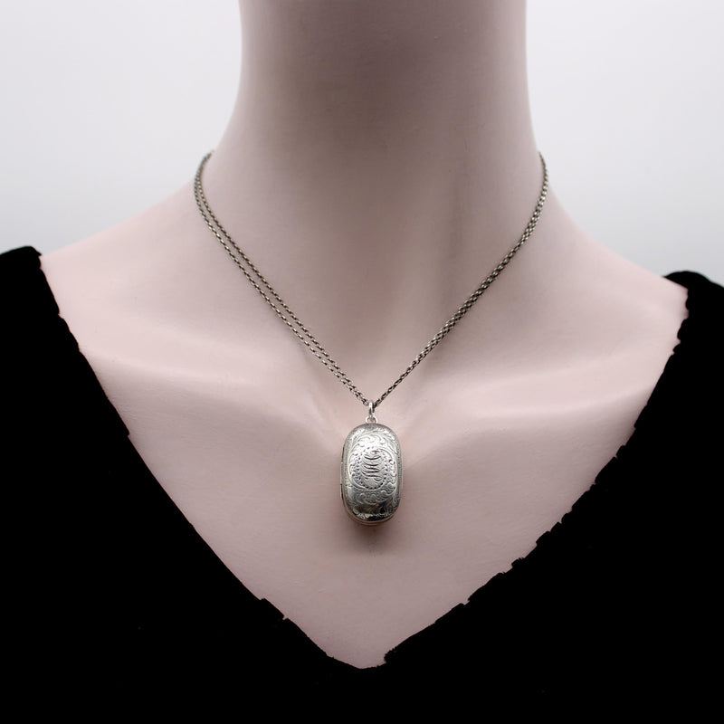 Sterling Silver Georgian Oblong Vinaigrette with Engraved Leaf Border jewelry Kirsten's Corner 
